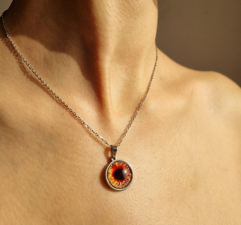 Aksesuarai su Jūsų akies rainelės nuotrauka